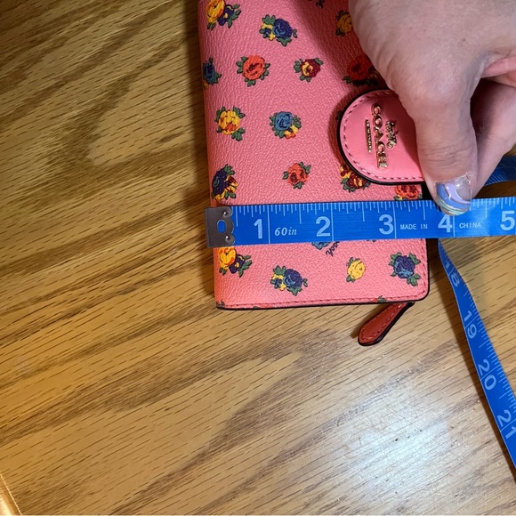Coach medium corner zip wallet with pink vintage rose print - Picture 6 of 6